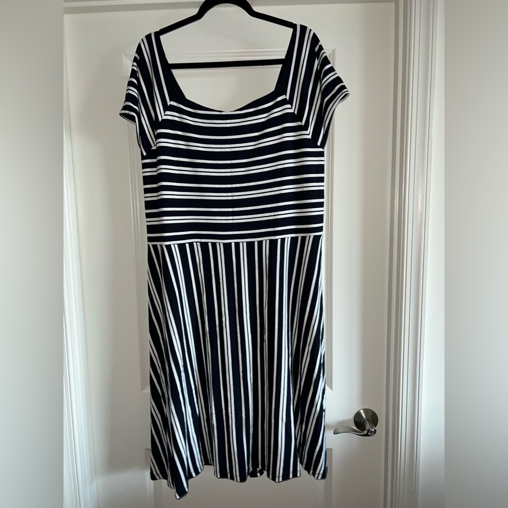 NWT - LOFT Plus Size Navy Blue & White Stripe Open Criss Cross Back - Size 26